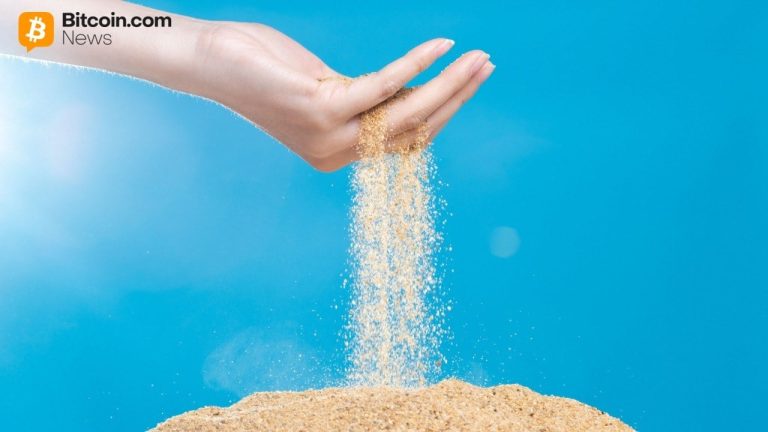 Bitcoin ETFs Face Near-Record Outflows With $903 Million Exit Bitcoin ETFs Face Near-Record Outflows With $903 Million Exit